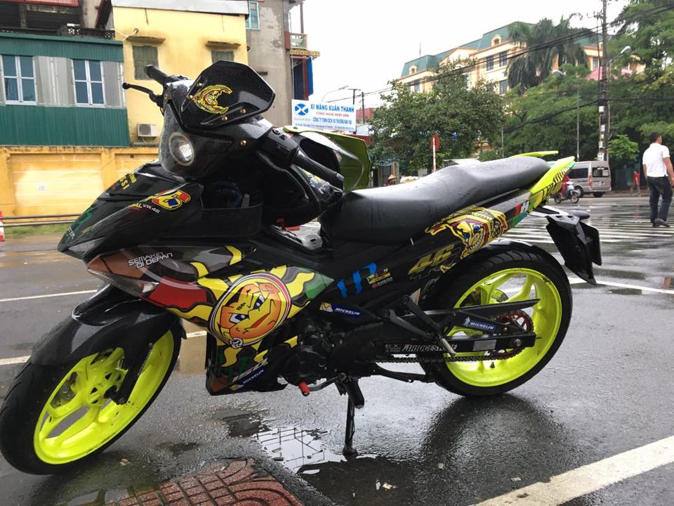 Exciter 150 do ruc ro voi phong cach Rossi cua biker Thai Binh - 3