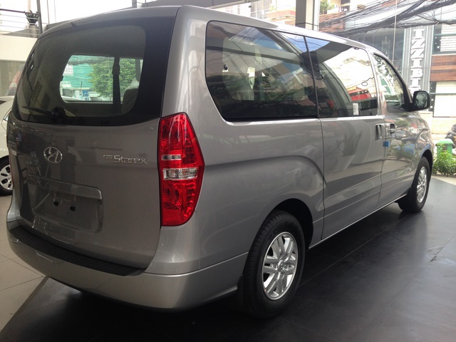 Gia xe Khuyen mai Hyundai Starex 9 cho may Dau Mau bac - 4