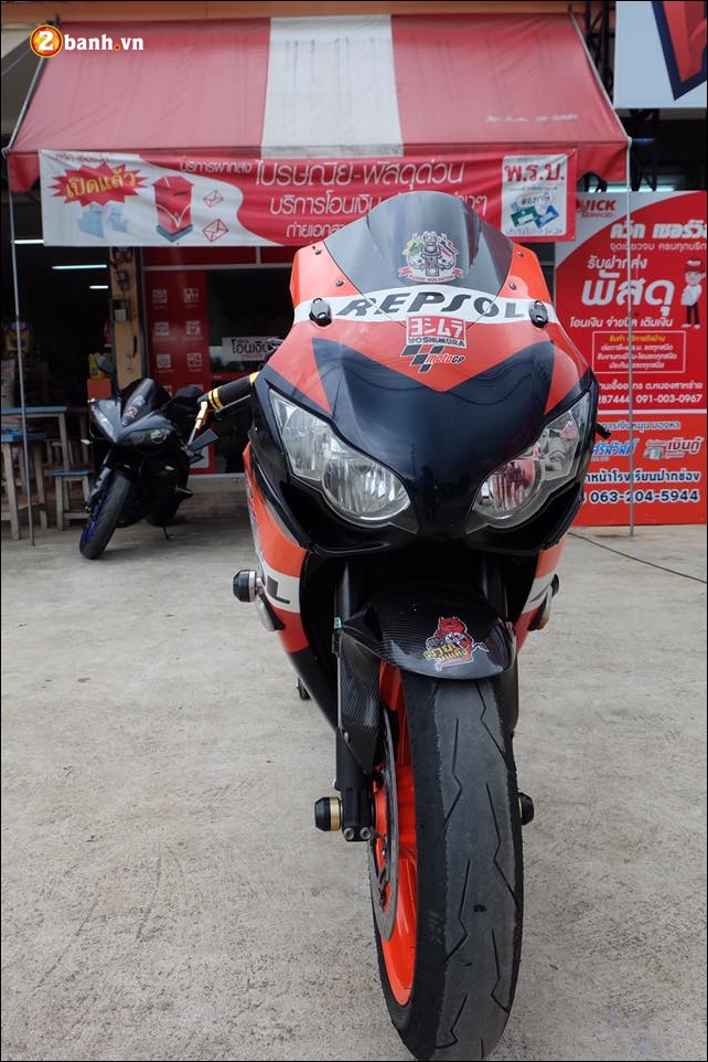 Honda CBR1000RR Fireblade do day uy luc voi nong sung Yoshimura - 4