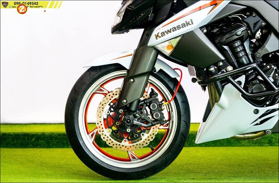 Kawasaki Z1000 Nakebike than thanh dung nghia ngay tu thuo khai sinh - 12
