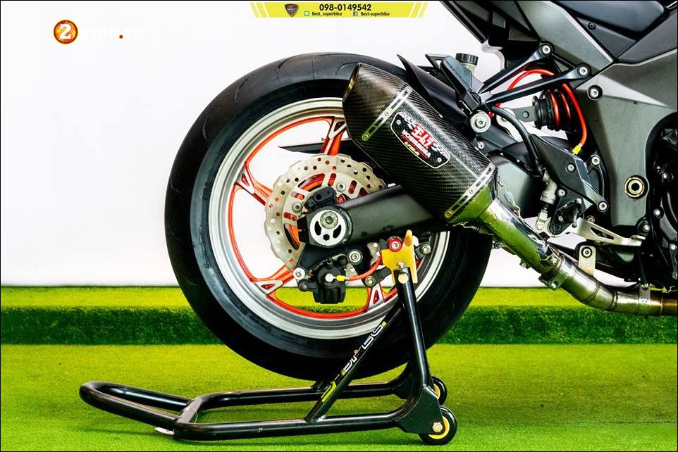 Kawasaki Z1000 Nakebike than thanh dung nghia ngay tu thuo khai sinh - 17