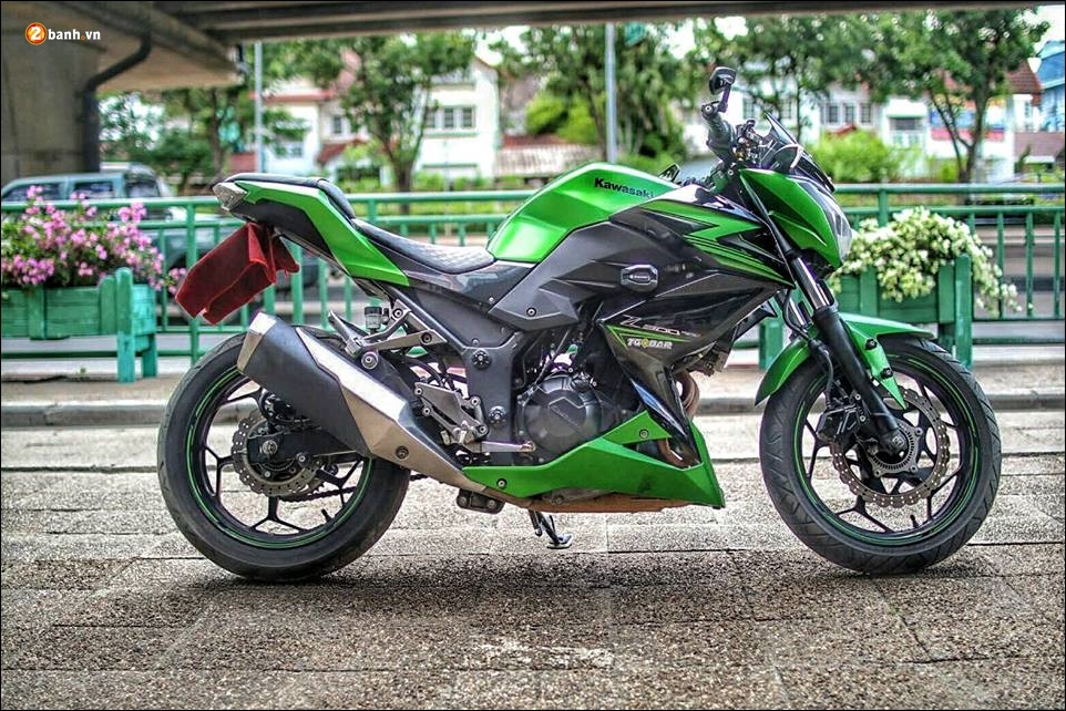 Kawasaki Z300 do Nakedbike mang phong cach Zseries du ton voi doi mat hoang dai - 3