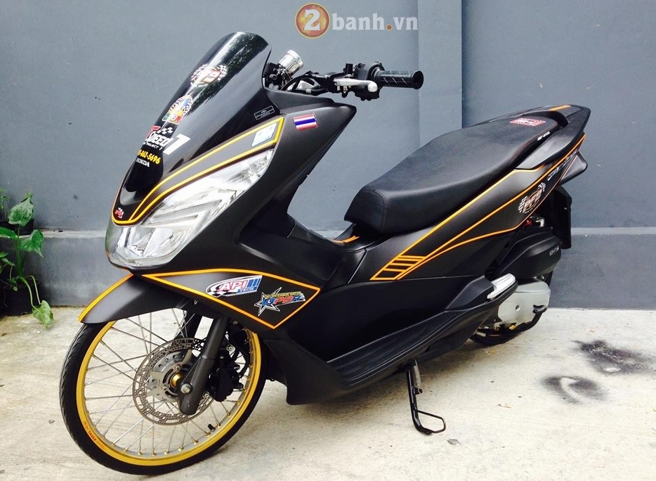 PCX 150 do cua biker Thailand voi doi chan mong nhat the gioi