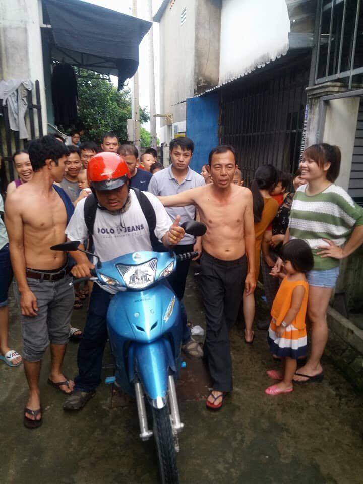 Thanh nien chay Exciter 150 da xe so nho khi gap phai doi hiep si - 6