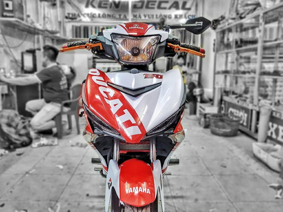Yamaha Exciter 150 do kieng nhe nhang voi bo canh Ducati - 3