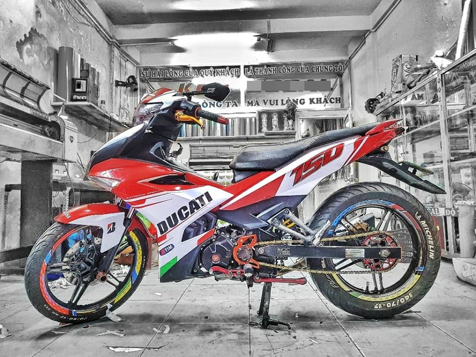 Yamaha Exciter 150 do kieng nhe nhang voi bo canh Ducati - 2