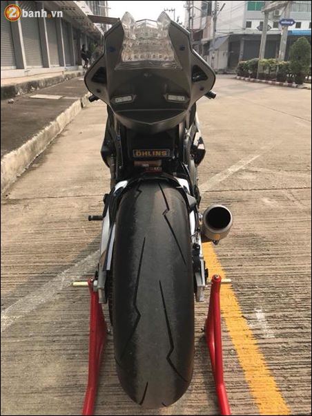 BMW S1000RR ve dep tram tinh qua tong mau xam nham - 9