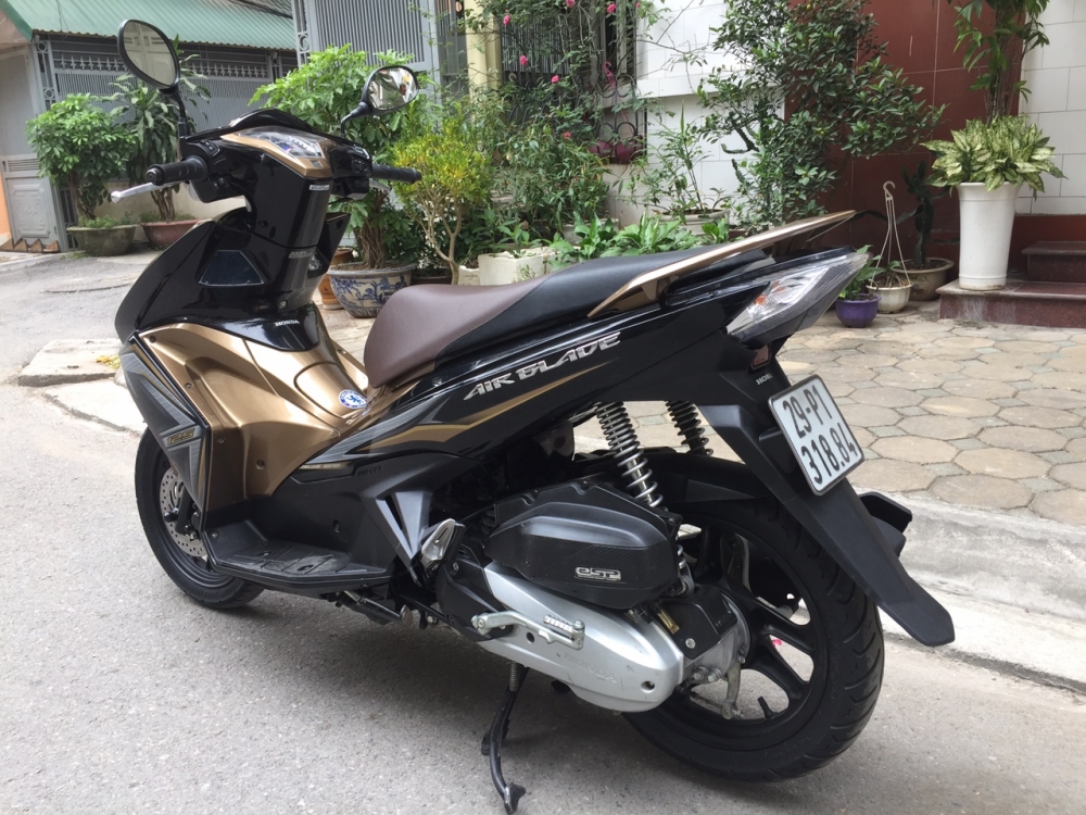 Can ban xe Airblade 125fi vang den chinh chu 2015 nguyen ban dung nhu moi - 2