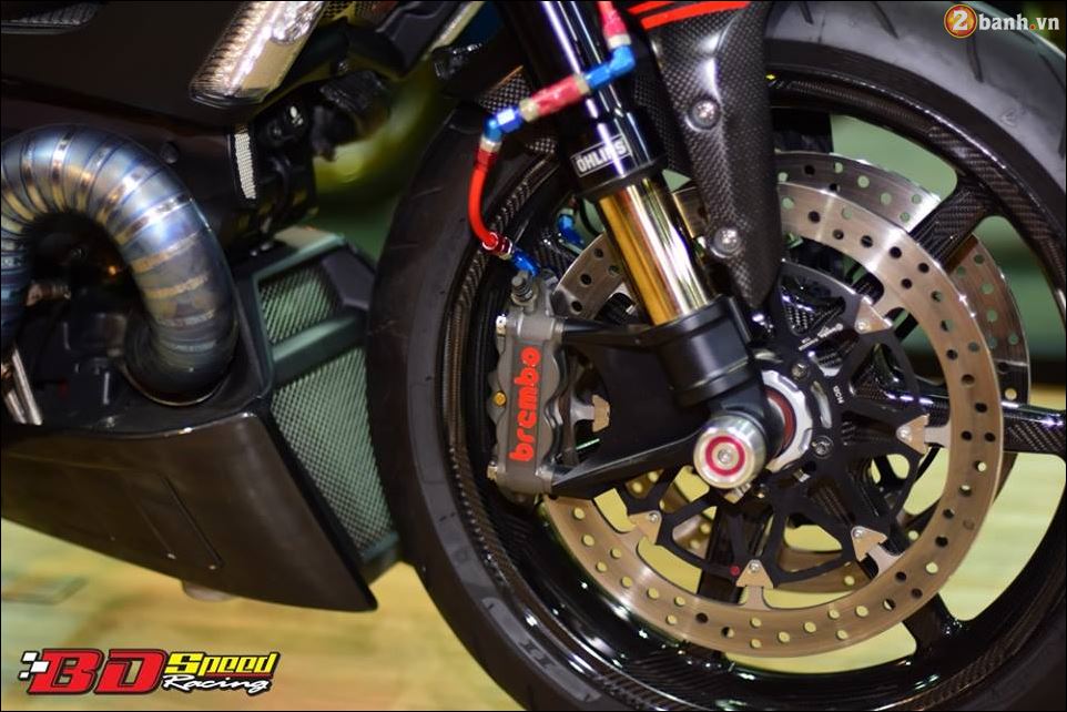 Ducati Diavel Choang ngop voi ban do quy du mang ten Carbon Red - 9
