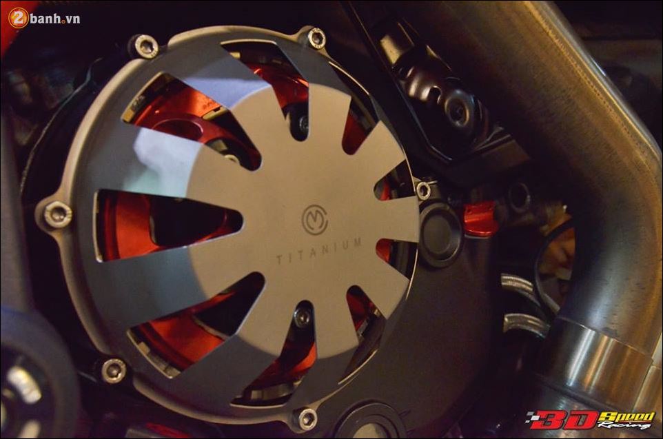 Ducati Diavel Choang ngop voi ban do quy du mang ten Carbon Red - 13