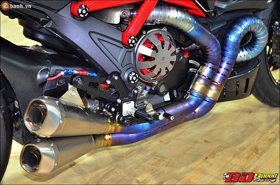 Ducati Diavel Choang ngop voi ban do quy du mang ten Carbon Red - 15