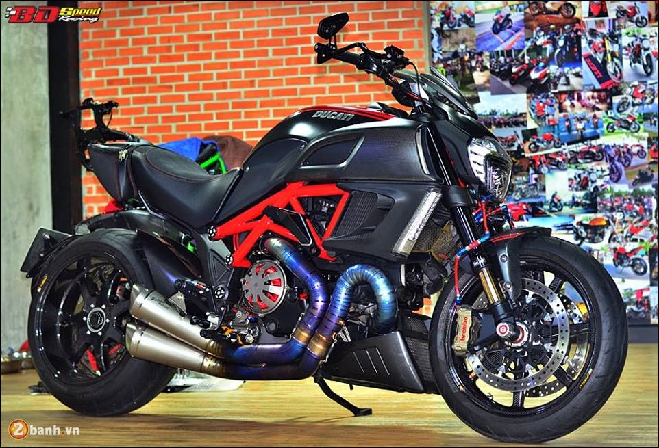 Ducati Diavel Choang ngop voi ban do quy du mang ten Carbon Red - 17