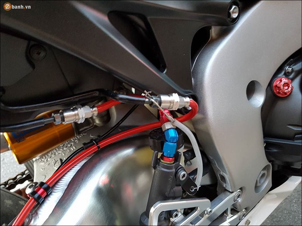 Honda CBR 1000RR Repsol ban do hoi tuong tu tay dua Marc Marquez - 9