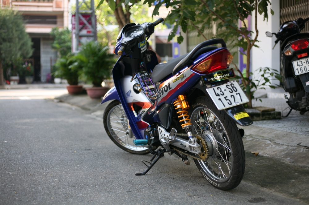 Honda wave độ sang chảnh với dàn đồ chơi kiểng trong phong cách repsol của biker đà nẵng