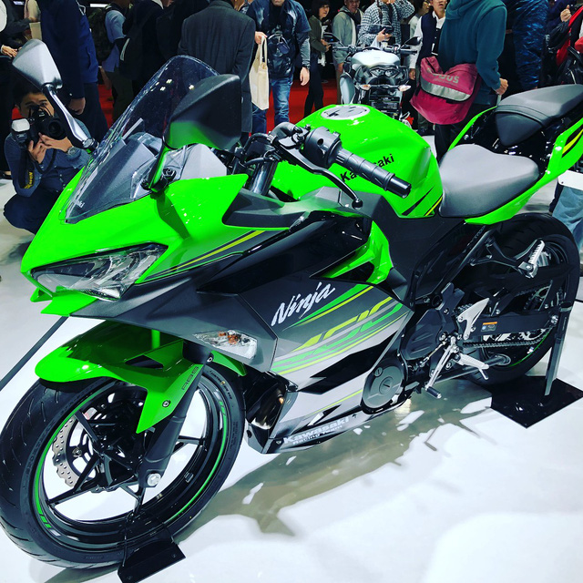 Can canh chi tiet Kawasaki Ninja 400 2018 tai trien lam Motor Tokyo 2017 - 2