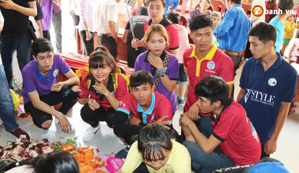 Team thanh nien chuyen can Team Exciter Volunteer HCM Gan Ket Yeu Thuong day y nghia - 18