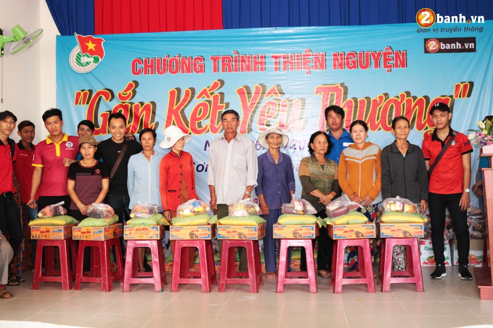Team thanh nien chuyen can Team Exciter Volunteer HCM Gan Ket Yeu Thuong day y nghia - 37
