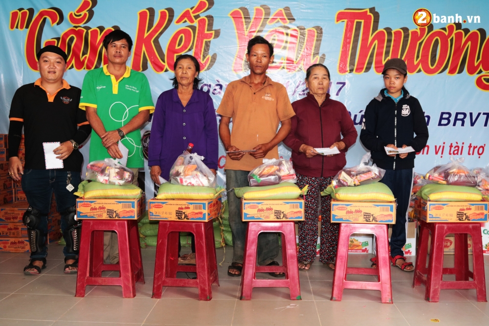 Team thanh nien chuyen can Team Exciter Volunteer HCM Gan Ket Yeu Thuong day y nghia - 36