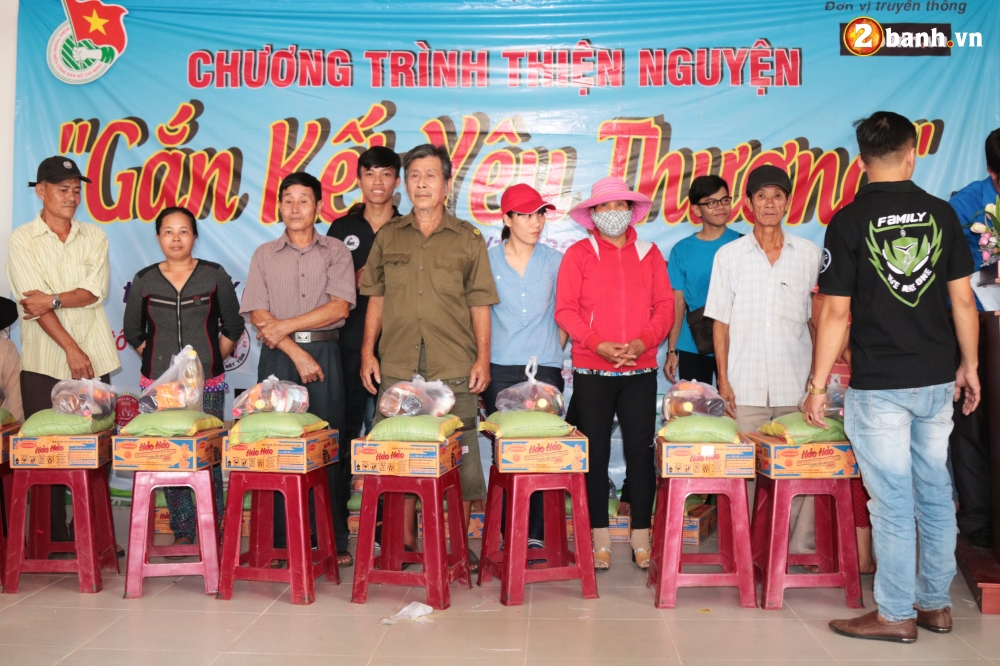Team thanh nien chuyen can Team Exciter Volunteer HCM Gan Ket Yeu Thuong day y nghia - 40