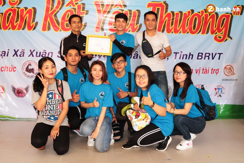Team thanh nien chuyen can Team Exciter Volunteer HCM Gan Ket Yeu Thuong day y nghia - 47