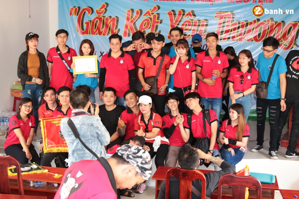 Team thanh nien chuyen can Team Exciter Volunteer HCM Gan Ket Yeu Thuong day y nghia - 45