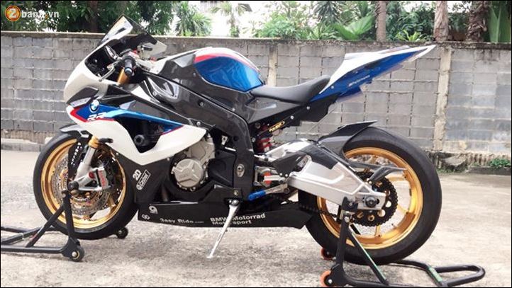 BMW S1000RR dep rang ngoi voi thiet ke bat doi xung