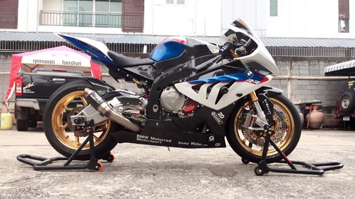 BMW S1000RR dep rang ngoi voi thiet ke bat doi xung - 4