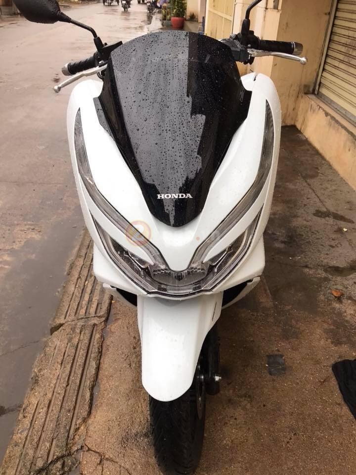 Honda PCX 2018 voi nhung can canh ngoai thuc te - 2