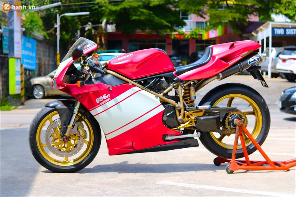 Ducati 996 Hoi sinh huyen thoai trong lang PKL duong dai - 17