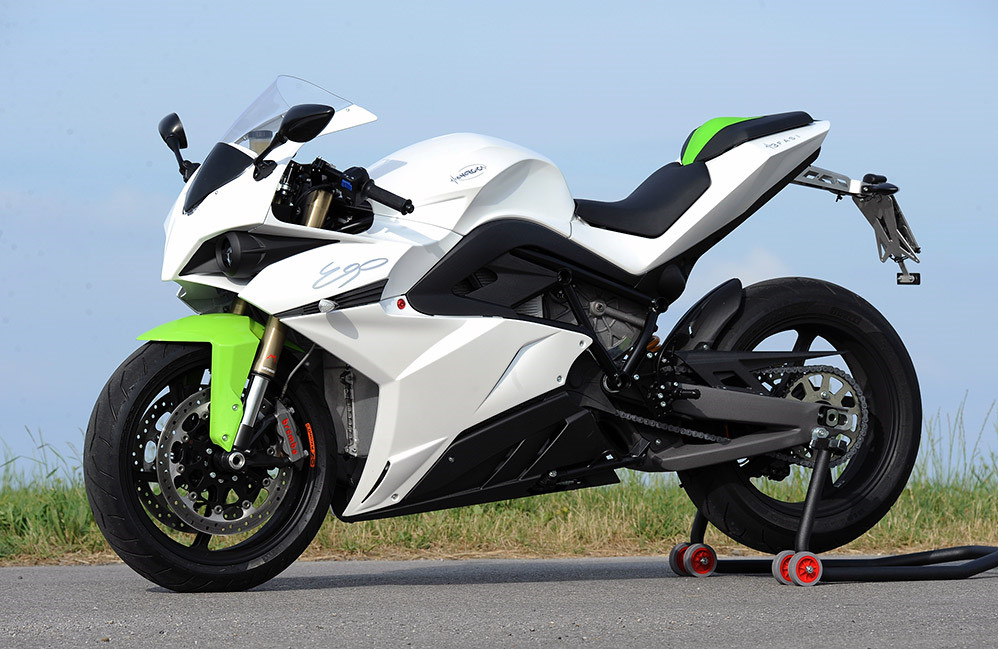 Energica Ego mo ra ky nguyen dua xe dien tai giai dua Moto GP - 2