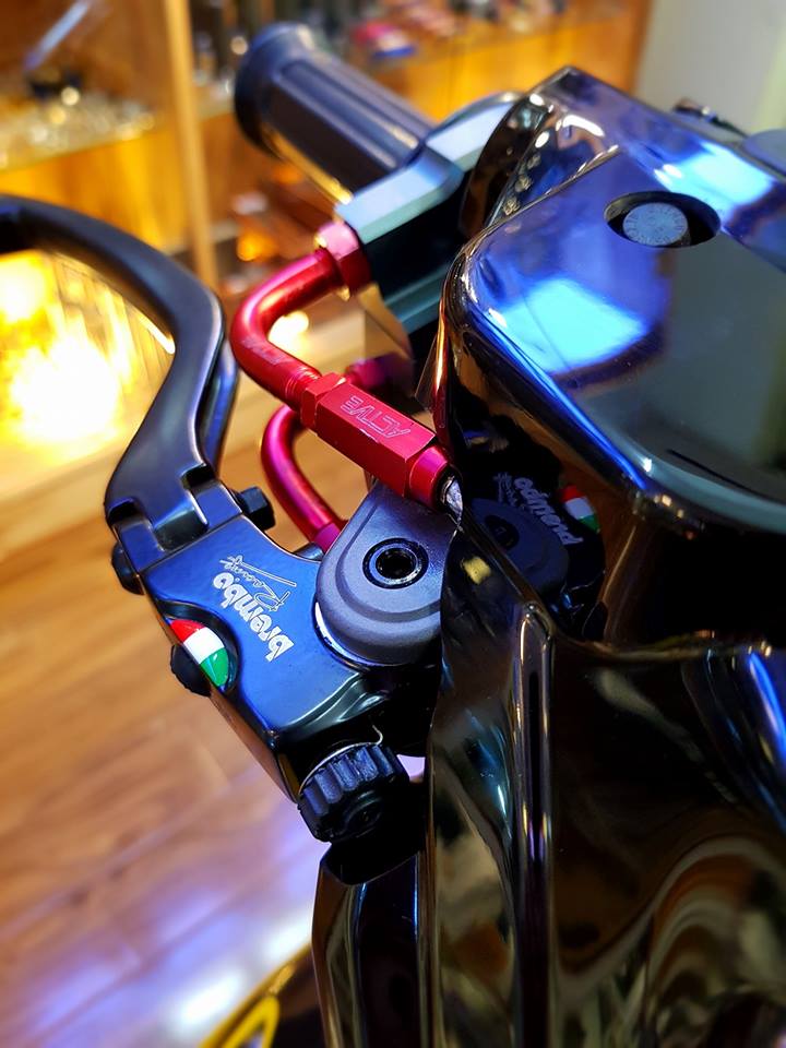 Exciter 135 do quy toc voi dan do choi den tu Chau Au - 5