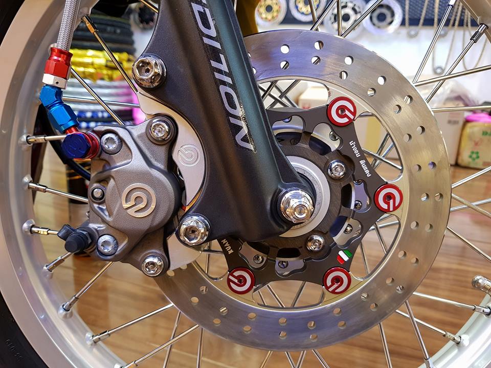 Exciter 135 do quy toc voi dan do choi den tu Chau Au - 8