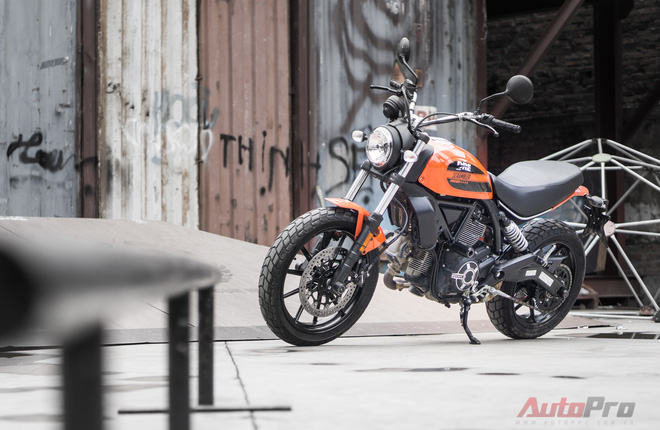 So sanh Benelli Leoncino va Ducati Scrambler Sixty2 Ban se chon mau nao - 5