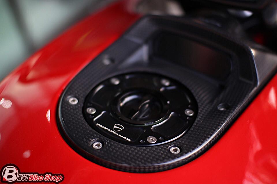 Ducati Diavel Red Carbon lot xac toan dien tu full body kit Rizoma - 7