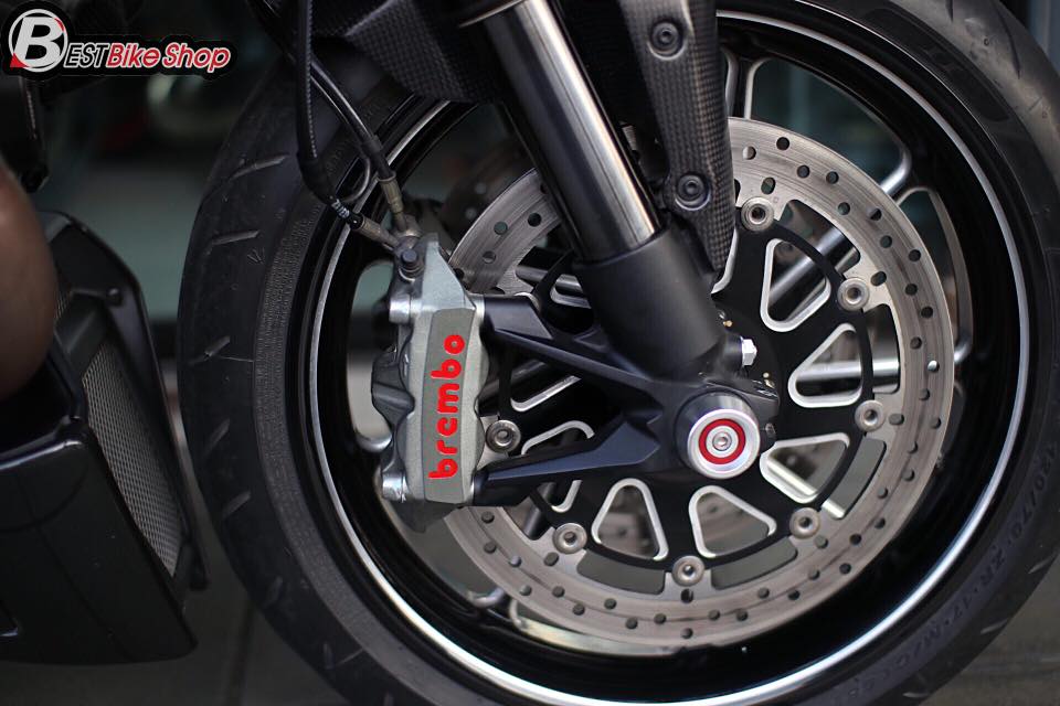 Ducati Diavel Red Carbon lot xac toan dien tu full body kit Rizoma - 9