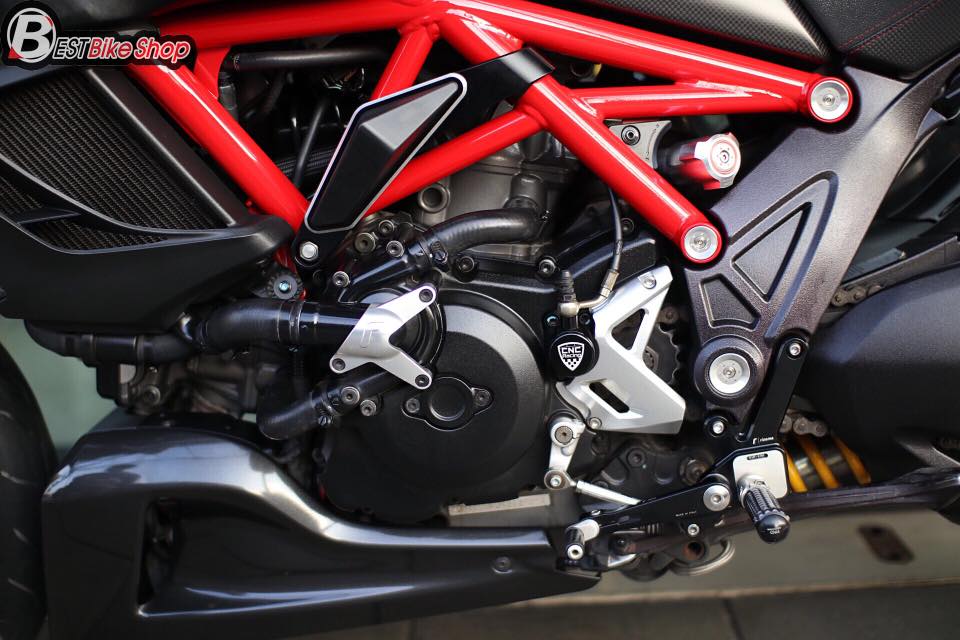 Ducati Diavel Red Carbon lot xac toan dien tu full body kit Rizoma - 11