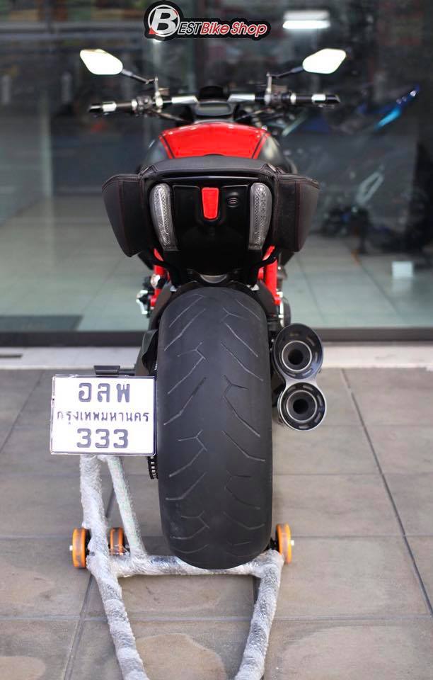Ducati Diavel Red Carbon lot xac toan dien tu full body kit Rizoma - 15