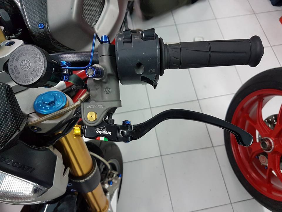 Ducati Monster Quai vat dung nghia trong lang PKL duong dai - 5