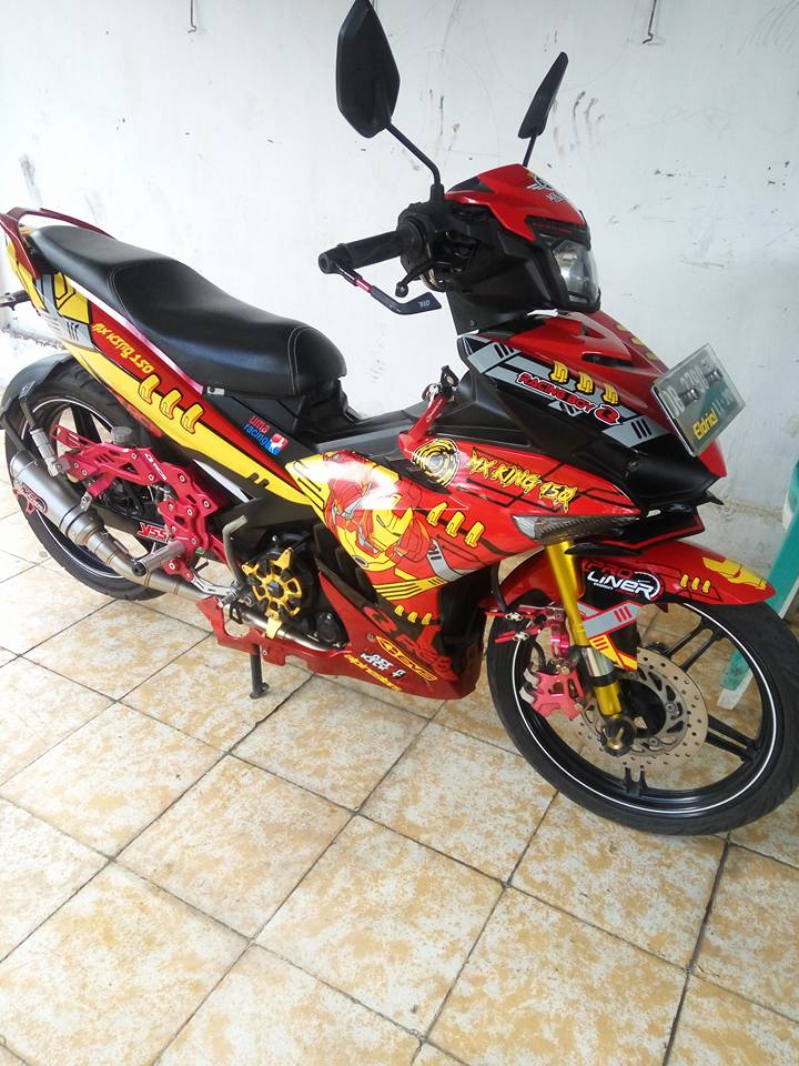 Exciter 150 do an tuong voi bo canh Iron man cuc ngau cua biker nuoc ban - 5