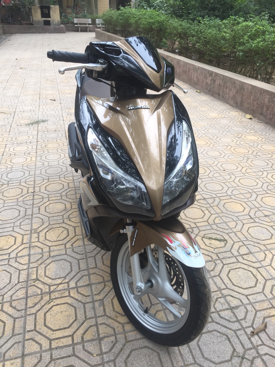 Honda Airblade 125 fi Den vang 2014 bien 18863 con moi su 32tr500 - 2