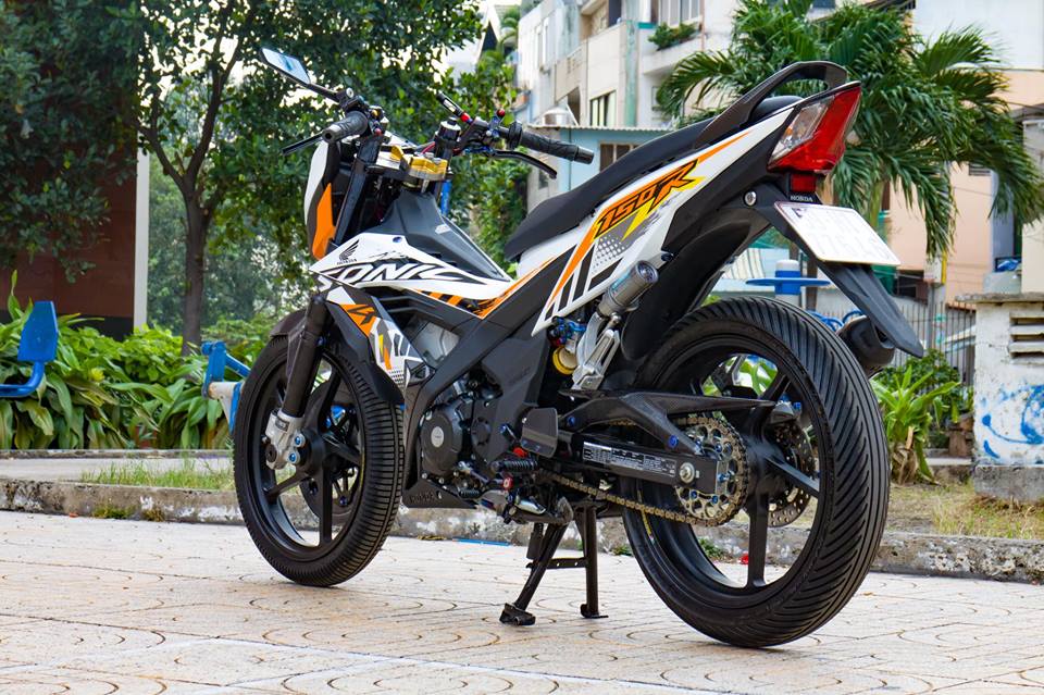 Honda Sonic 150R do cuc KHUNG voi khoi do choi hoang toc cua biker Viet - 14