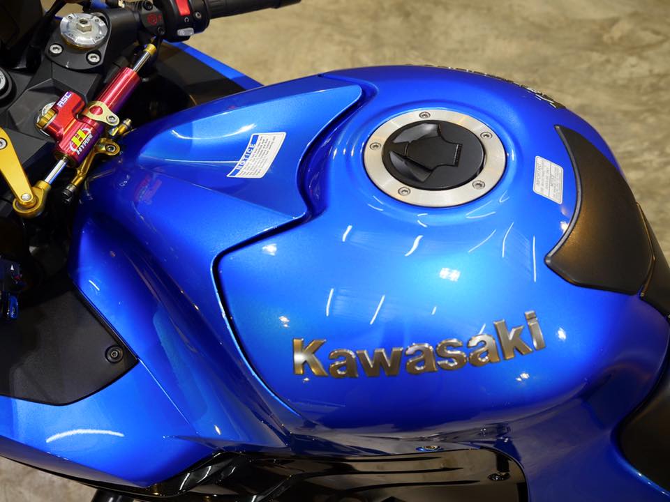 Kawasaki zx-14r hà mã hung tợn qua version race blue