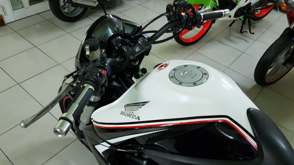 Ban Honda CB1000R 112010 HQCNHISSODO 26KBien So Saigon - 17