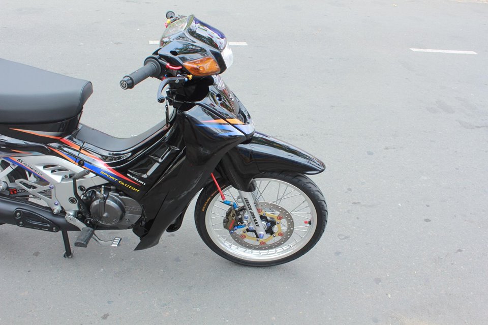 Suzuki Sport 2000 voi dan do choi hang hieu lam nhieu biker me man - 7