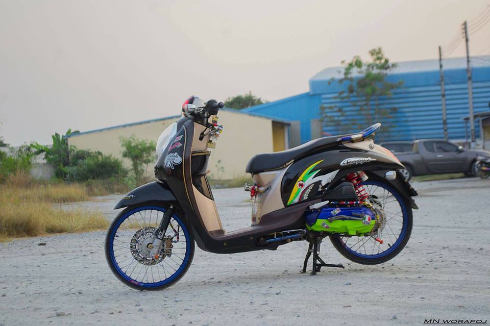 Honda Scoopy do hack nao nguoi xem voi phong cach la lam - 3