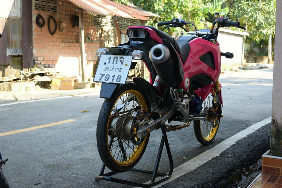 MSX 125 do bao hong dang yeu voi doi chan goi cam cua biker Thailand - 3