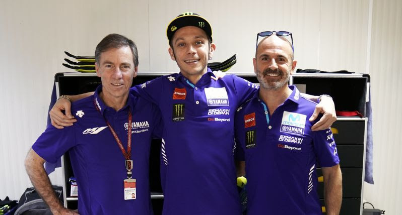 Valentino Rossi ky hop dong voi Yamaha Movistar Racing den 2020 - 2