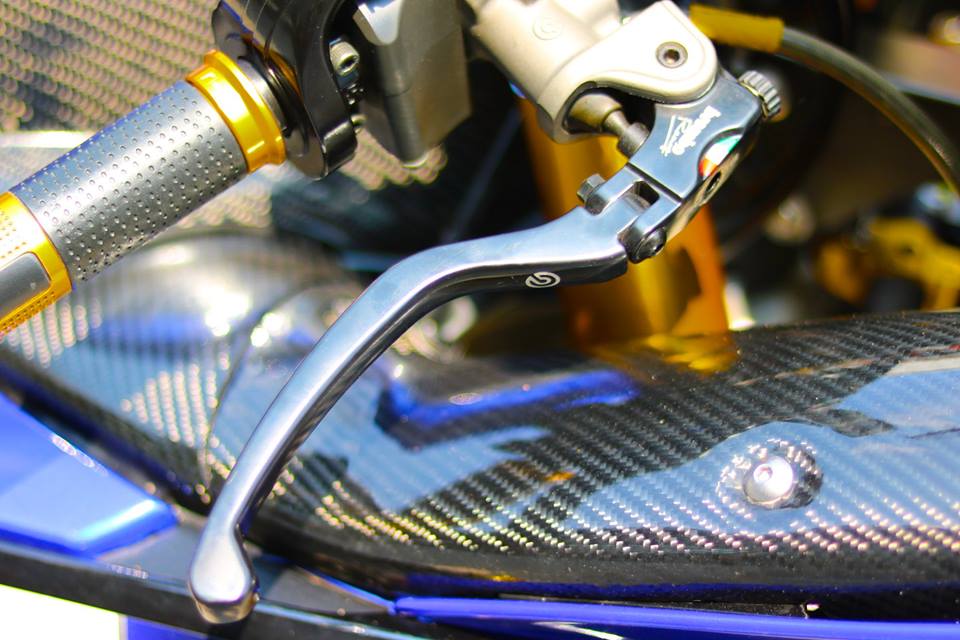 Yamaha R1 Superbike danh tieng trong lang PKL nang cap day tinh te - 7