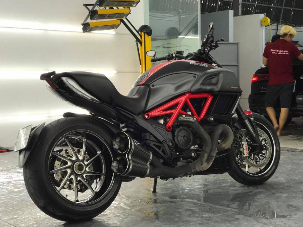Ducati Diavel Carbon 2015 - 2