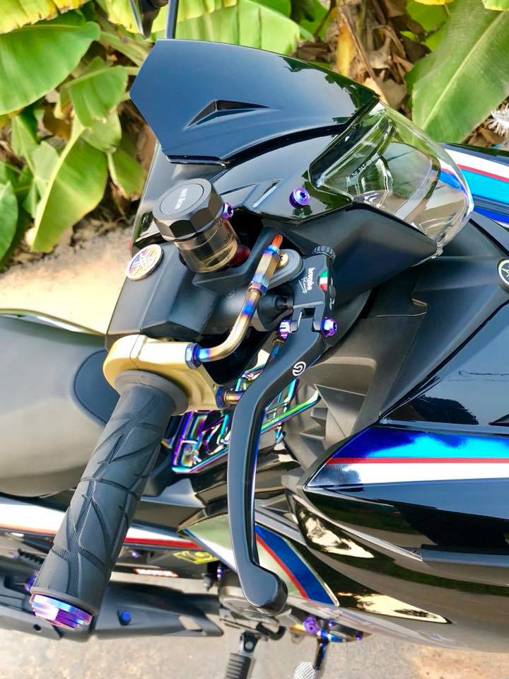 Exciter 150 do mang ve dep don gian voi bo canh BMW HP4 - 4